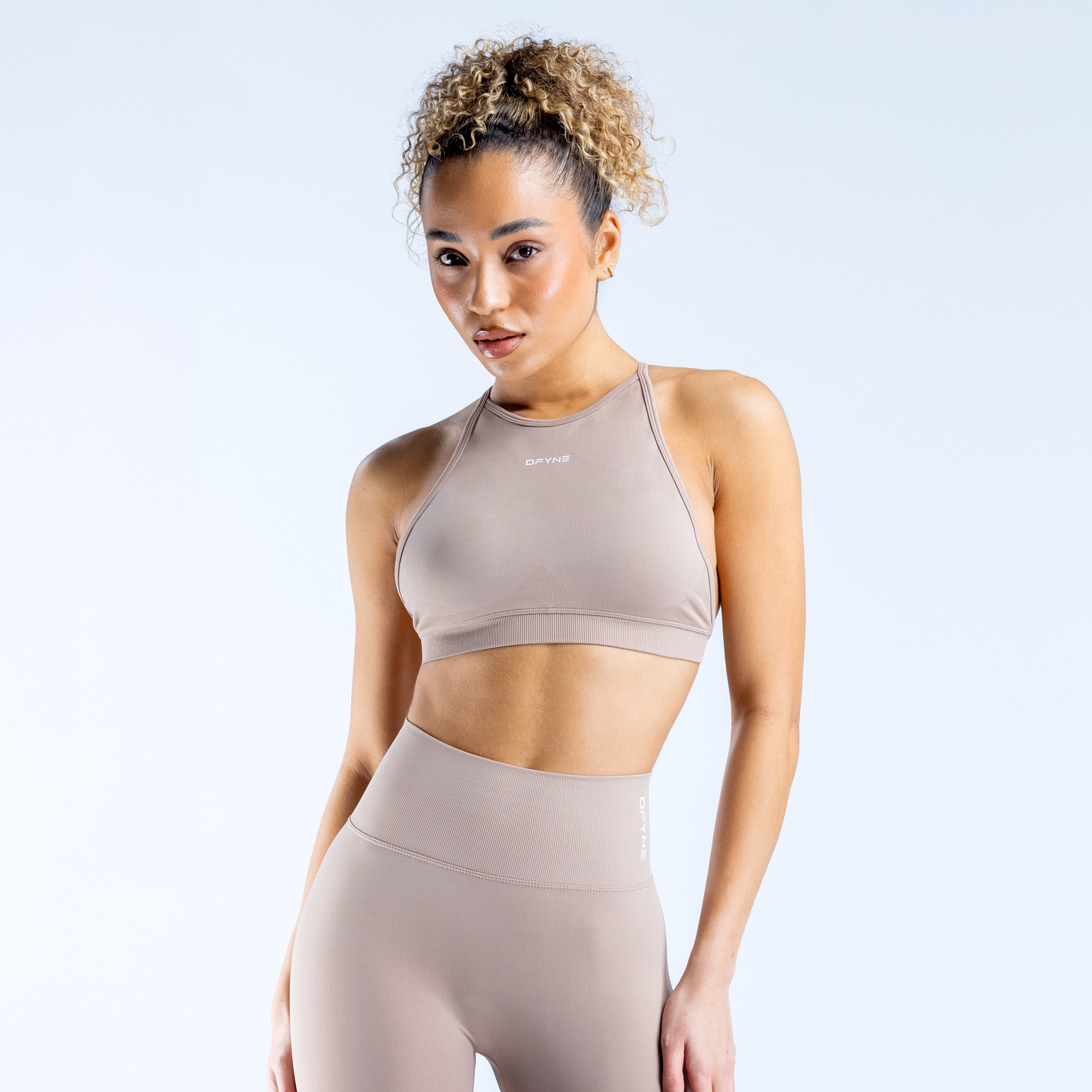 DFYNE Dynamic High Neck Backless Sports BH Dame Beige | 28506-LXEC