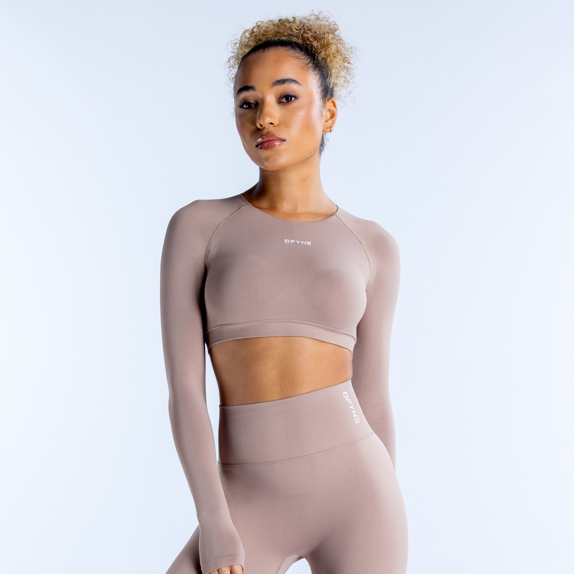 DFYNE Dynamic Long Sleeve Crop Top Dame Beige | 61275-ISFH
