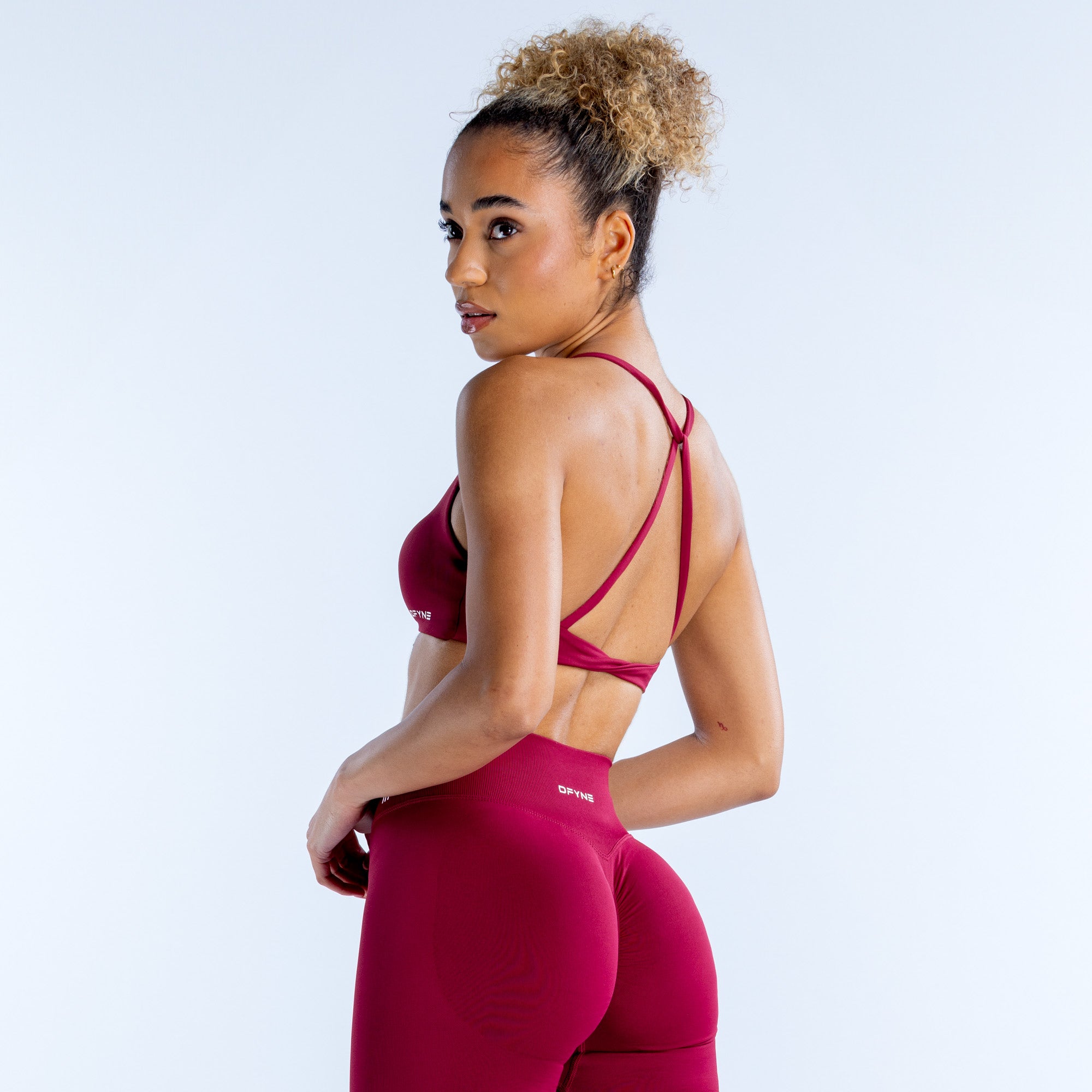 DFYNE Dynamic Twist Back Sports BH Dame Fuchsia | 60943-GHKL