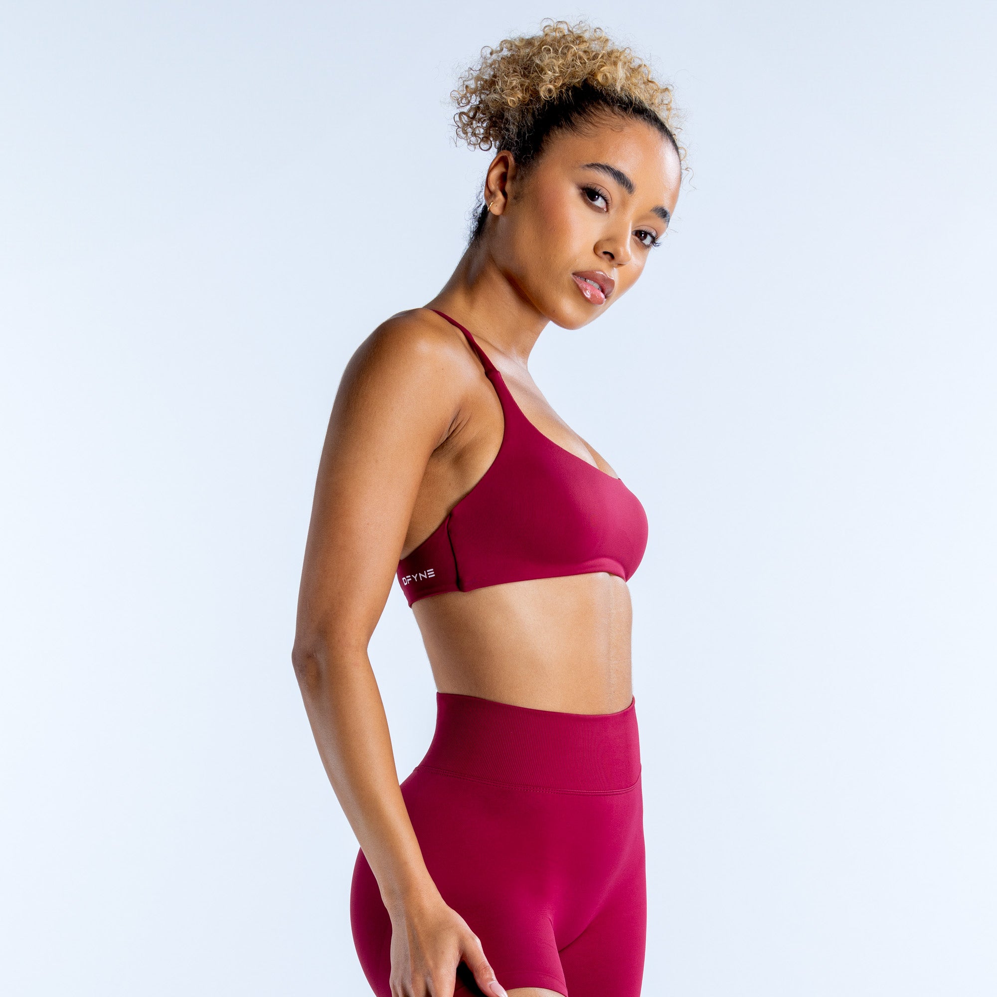 DFYNE Dynamic Twist Back Sports BH Dame Fuchsia | 60943-GHKL