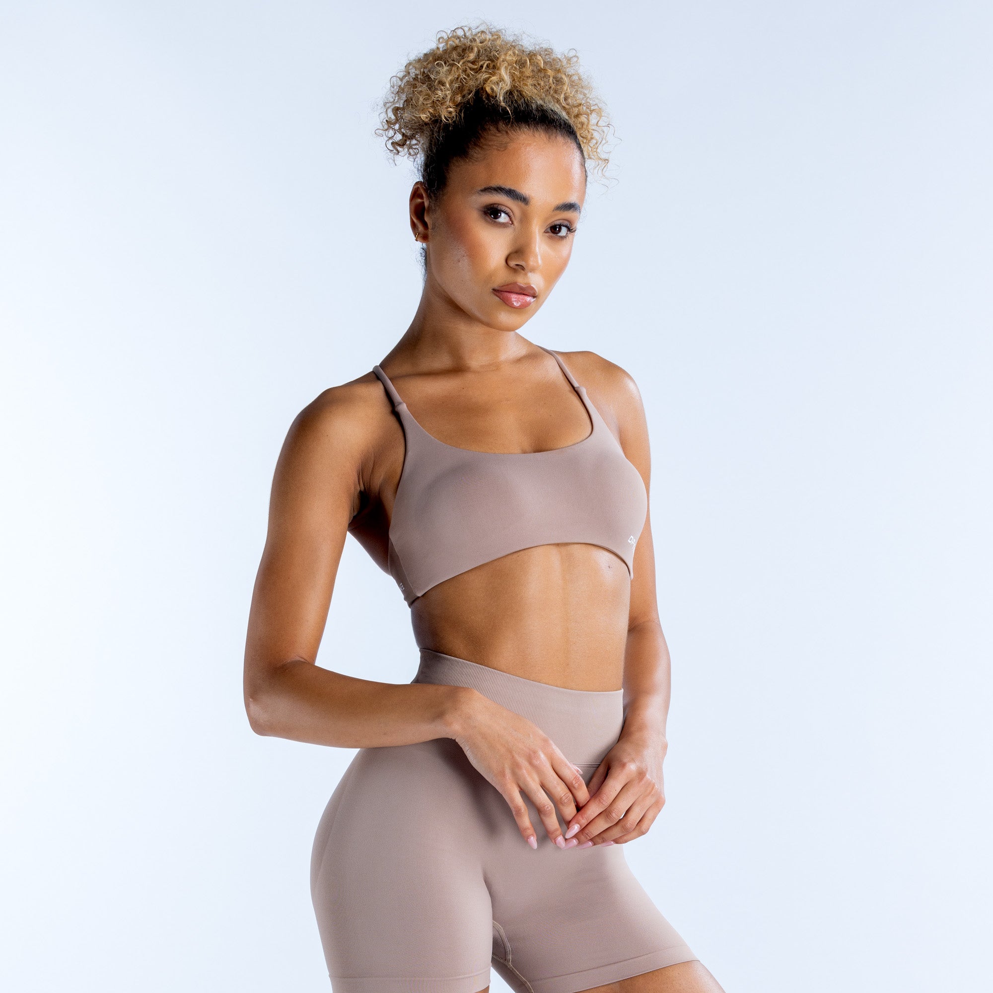 DFYNE Dynamic Twist Back Sports BH Dame Beige | 47361-DSRV