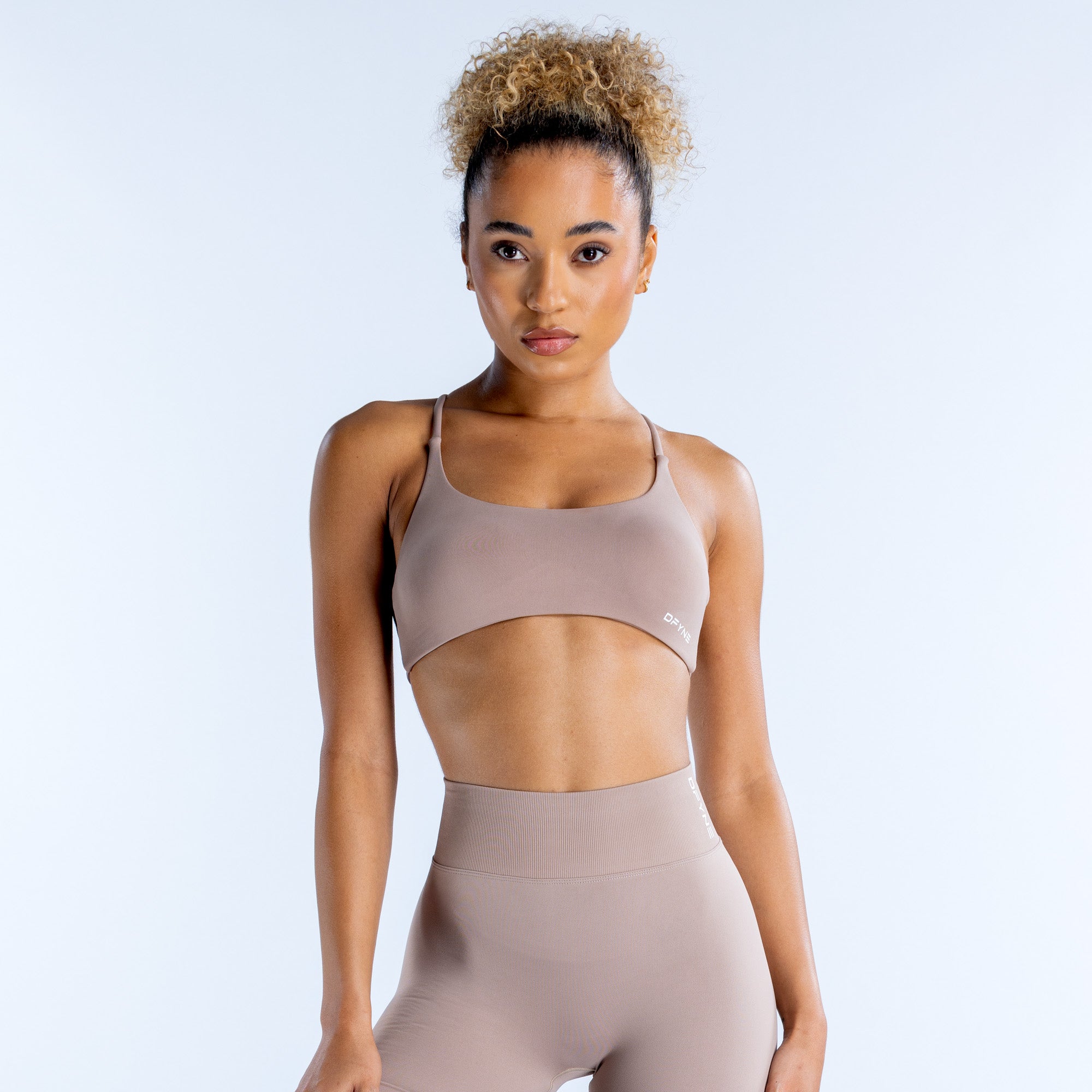 DFYNE Dynamic Twist Back Sports BH Dame Beige | 47361-DSRV