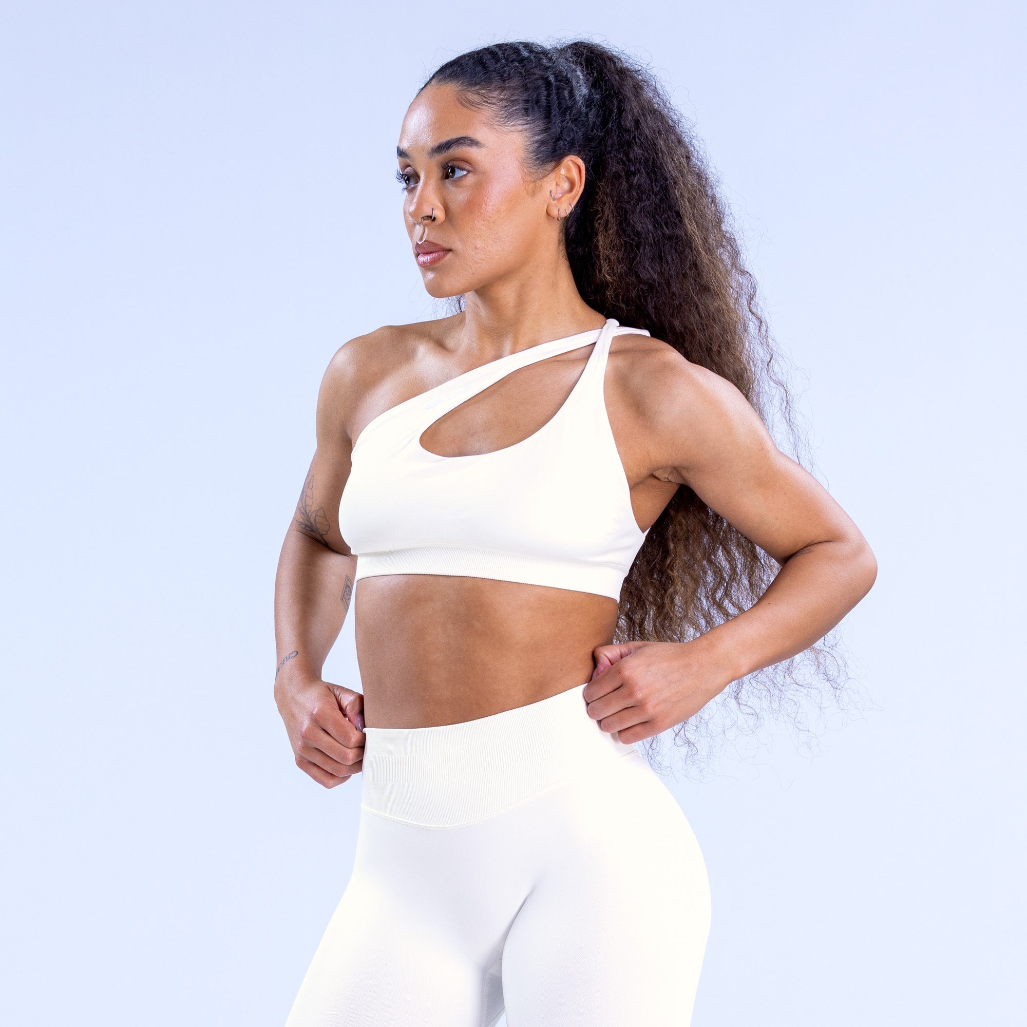 DFYNE Impact Asymmetric Sports BH Dame Hvite | 91438-DVUO
