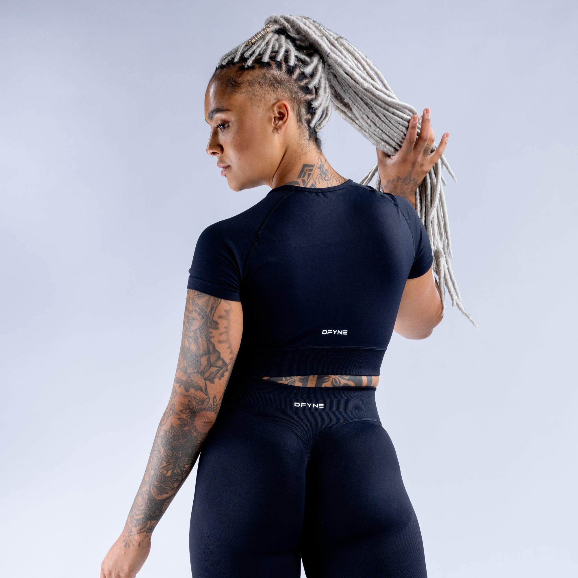 DFYNE Impact Crop Top Dame Svarte | 75143-EQKV