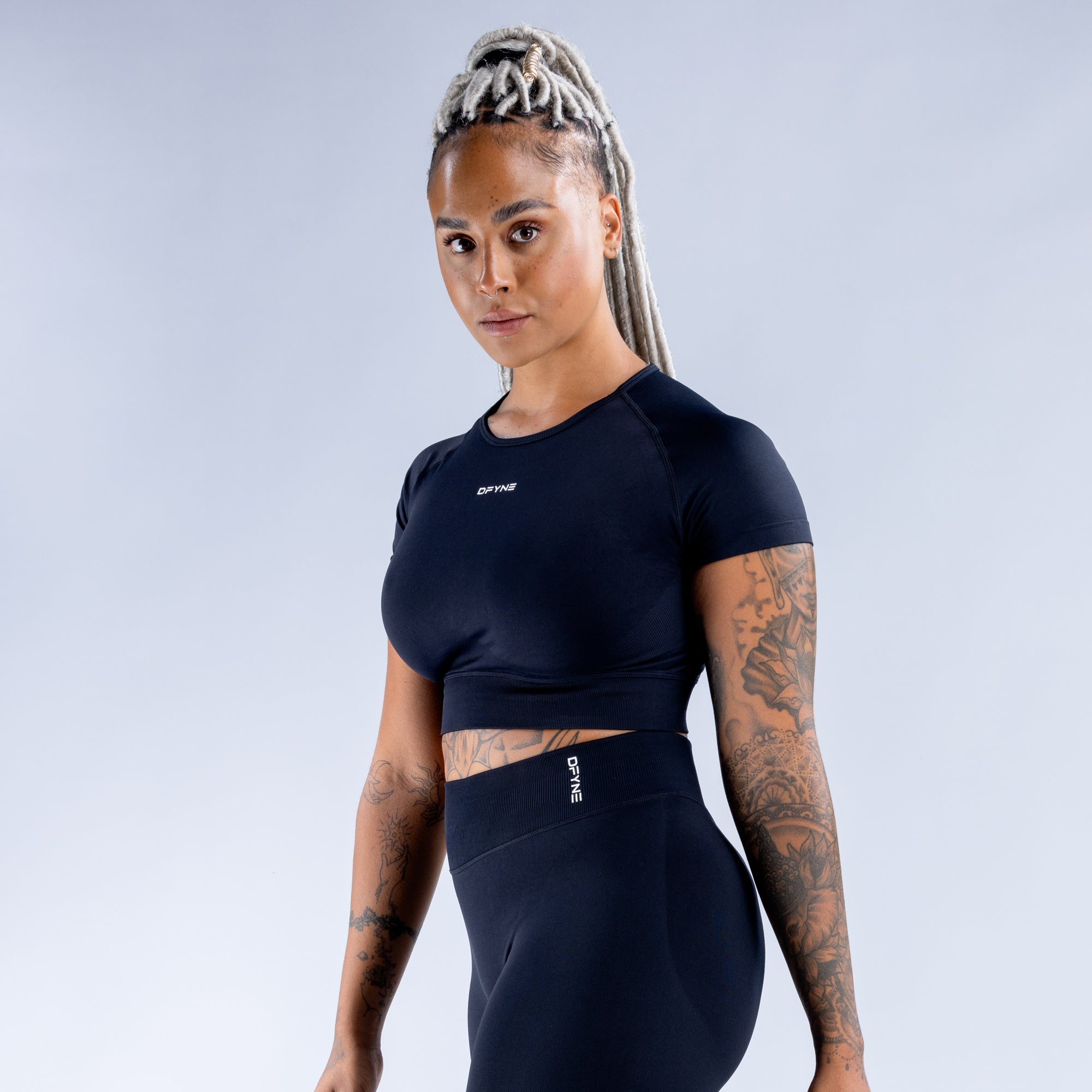 DFYNE Impact Crop Top Dame Svarte | 75143-EQKV
