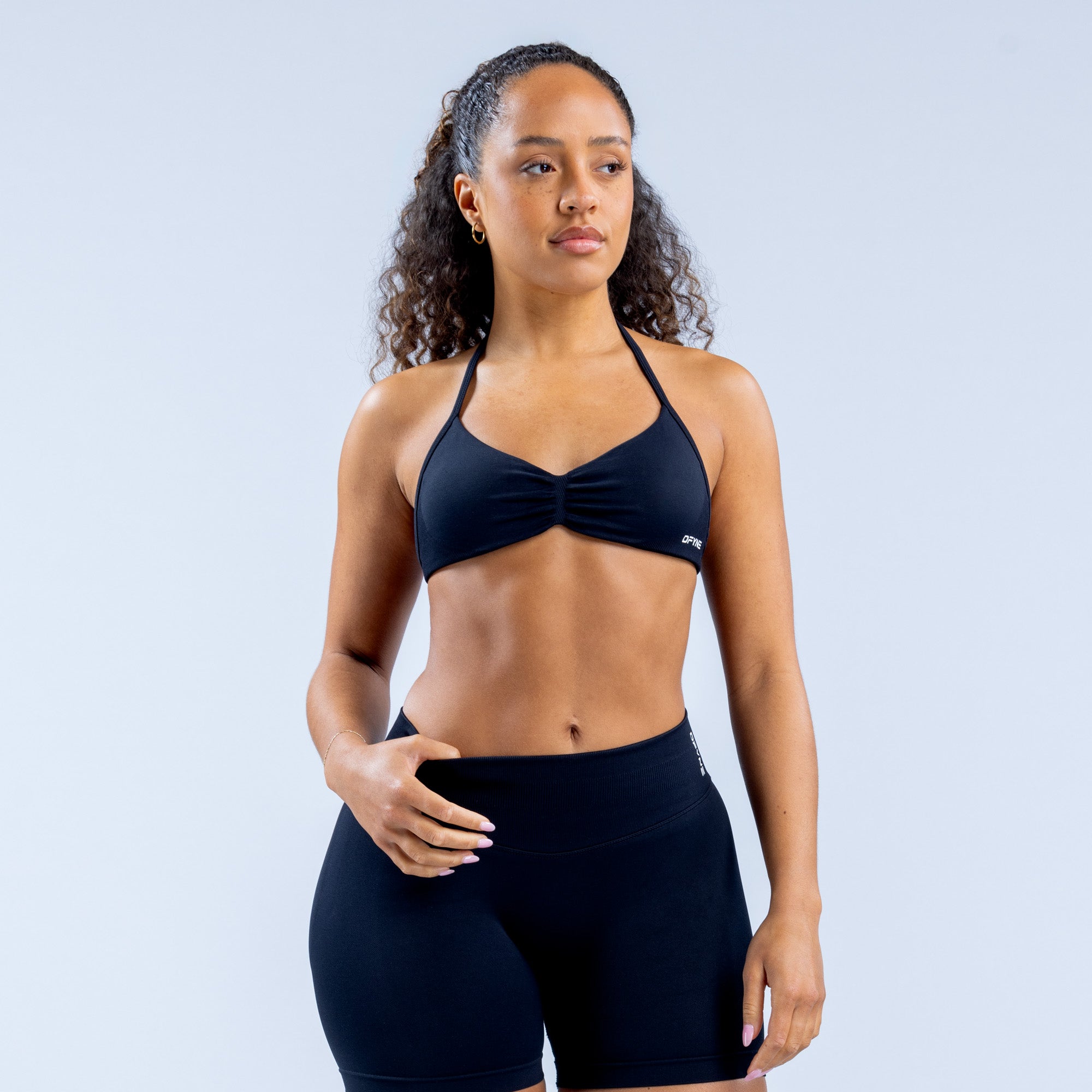 DFYNE Impact Strappy Sports BH Dame Svarte | 57012-HYLV