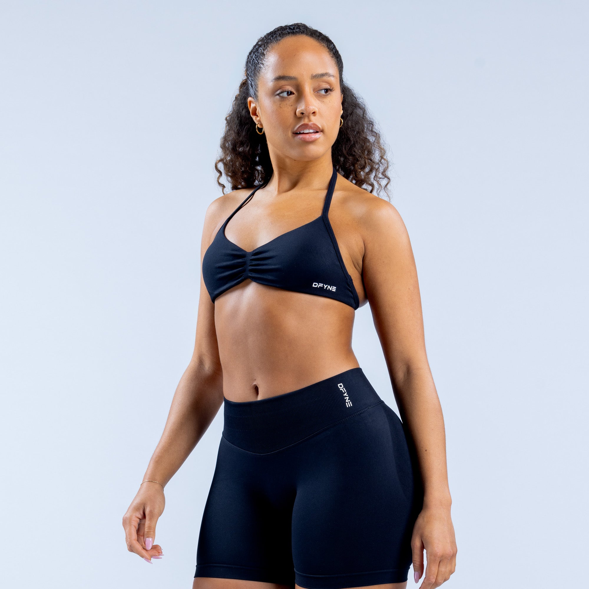 DFYNE Impact Strappy Sports BH Dame Svarte | 57012-HYLV